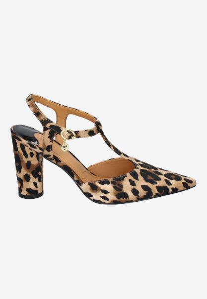 Right side view of Aidenne 