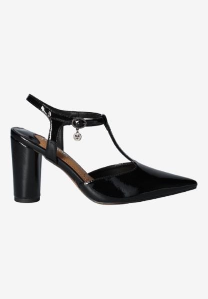 Right side view of Aidenne 