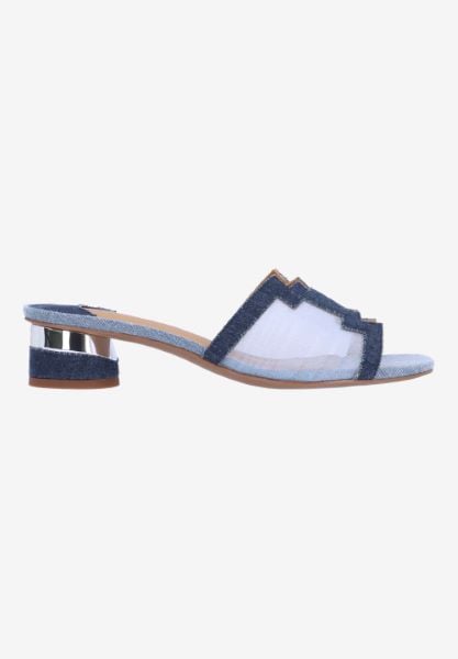 Right side view of Amorra 