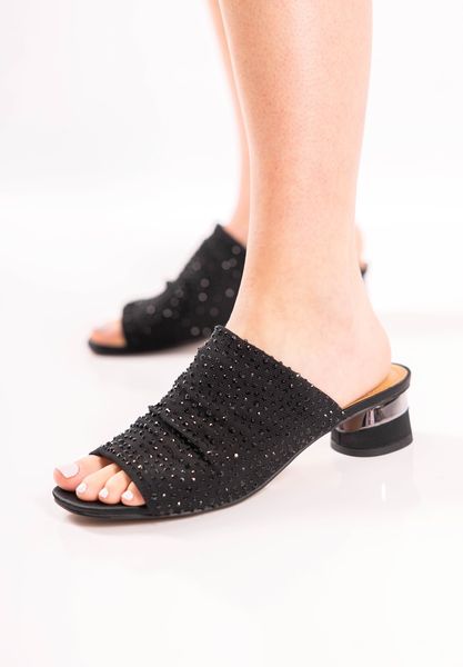Lifestyle image of Banan BLACK MESH/STONES