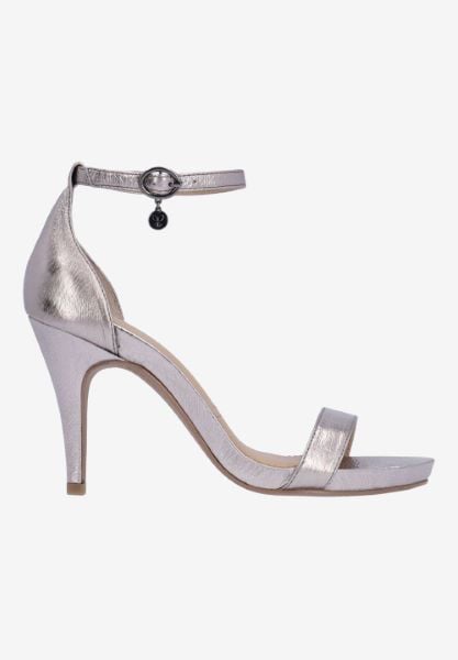 Right side view of Bryn 