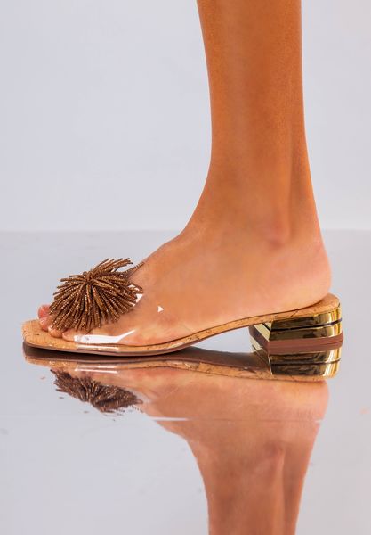 Lifestyle image of Cherita CLEAR/NATURAL/GOLD CORK