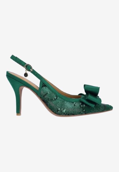 Right side view of Deloris 