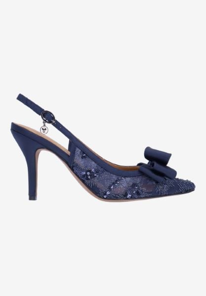 Right side view of Deloris 