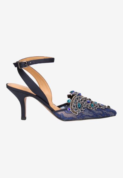 Right side view of Desdemona 