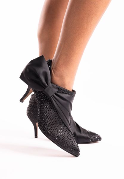 Lifestyle image of Elettra BLACK SATIN/RHINESTONES
