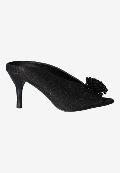 Right side view of Emilia 