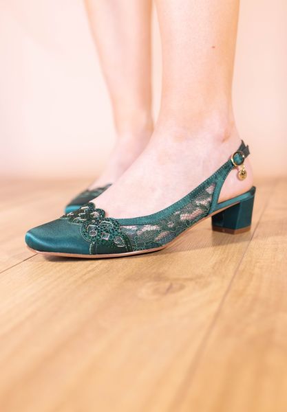 Lifestyle image of Faleece EMERALD GREEN SATIN/LACE