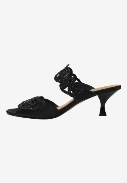 Left side view of Francie Black/Black Stones