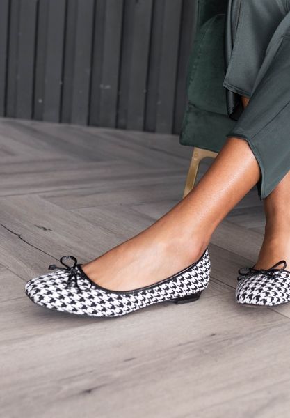 Lifestyle image of Hirabelle BLACK/WHITE HOUNDSTOOTH