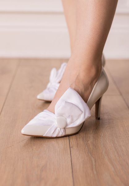 Lifestyle image of Hirisha WHITE PATENT/GROSGRAIN