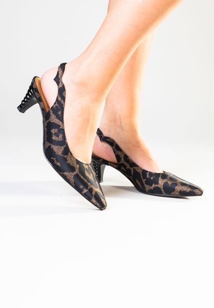 Lifestyle image of Jeyora BROWN/BLACK LEOPARD PRINT
