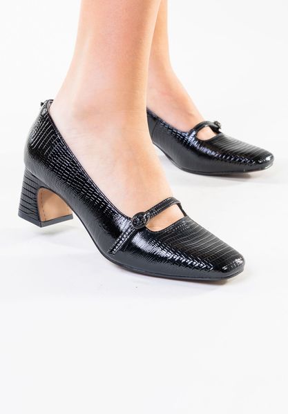 Lifestyle image of Kavira BLACK LIZARD EMBOSSED