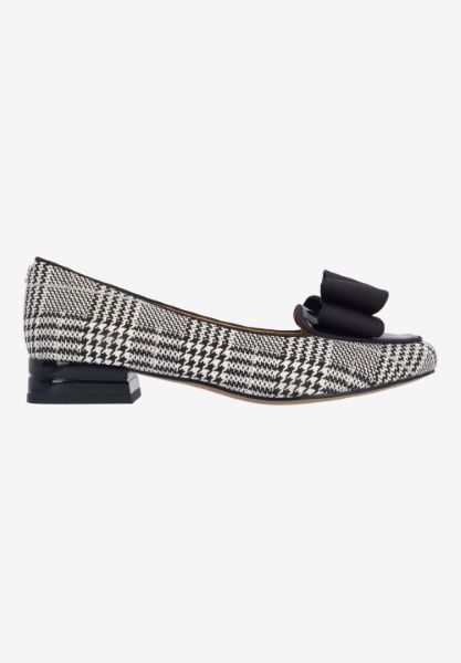 Right side view of Kori BLACK/WHITE HOUNDSTOOTH
