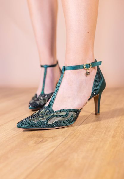 Lifestyle image of Lisha EMERALD GREEN SATIN