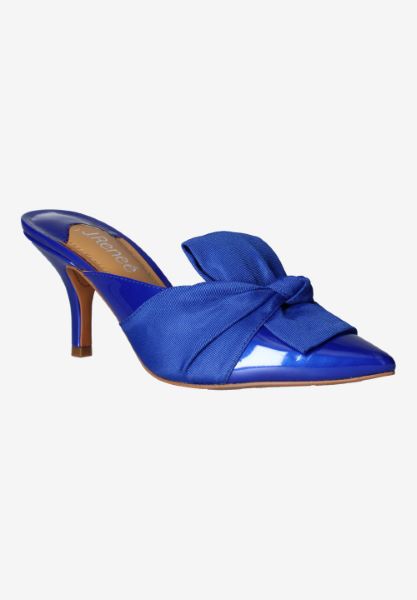 Front view of Mianna 