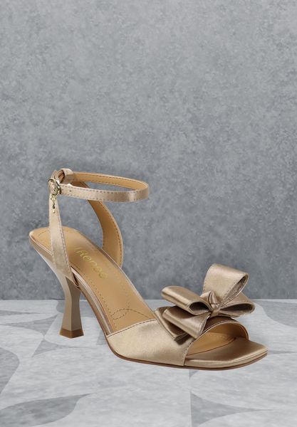 Lifestyle image of Nishia BEIGE SATIN