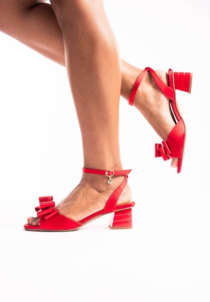 Lifestyle image of Novela RED SATIN