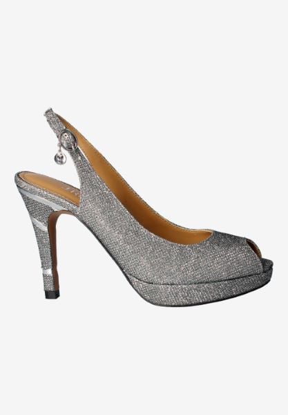 Right side view of Onille 