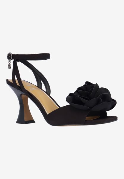 Front view of Pomeline 