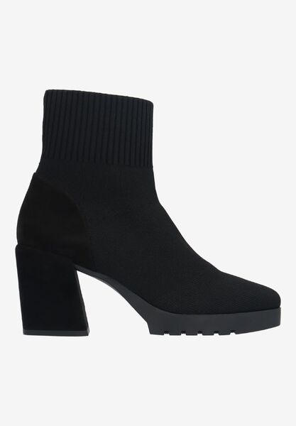 Right side view of Poreli BLACK STRETCH KNIT
