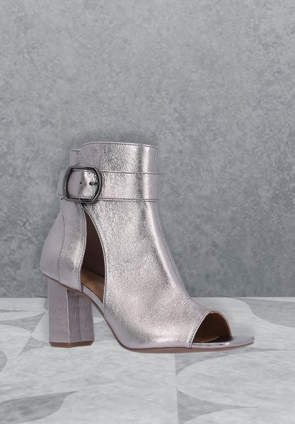Lifestyle image of Quinlan TAUPE MET. NAPPA