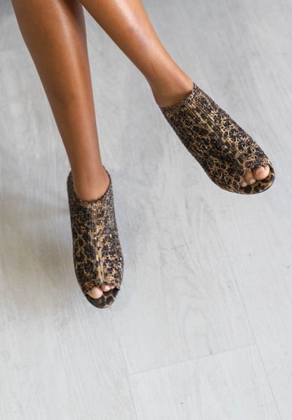 Lifestyle image of Radita BROWN/BLACK ANIMAL PRINT