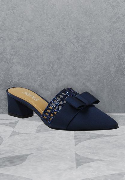 Lifestyle image of Randa Navy