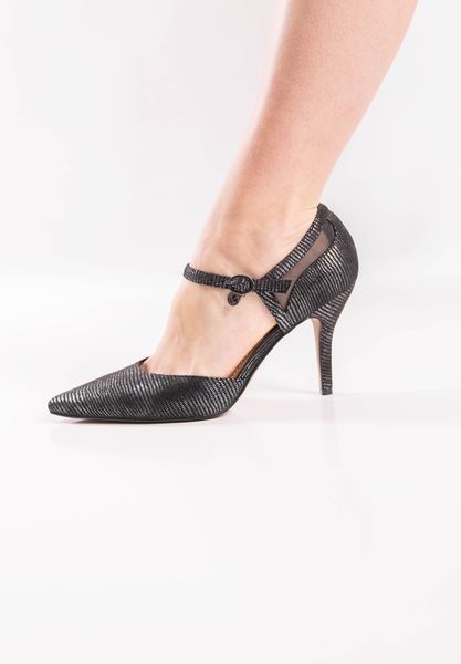 Lifestyle image of Siona BLACK/PEWTER LIZARD PRINT