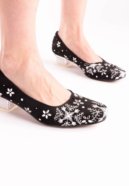 Lifestyle image of Snowflayke BLACK/WHITE SUEDE