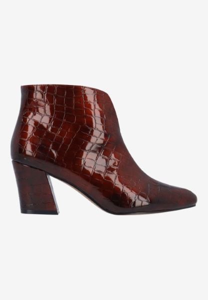 Right side view of Tatum 