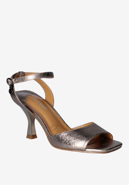 Front view of Vaarika TAUPE MET NAPPA