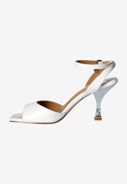 Left side view of Vaarika WHITE PATENT