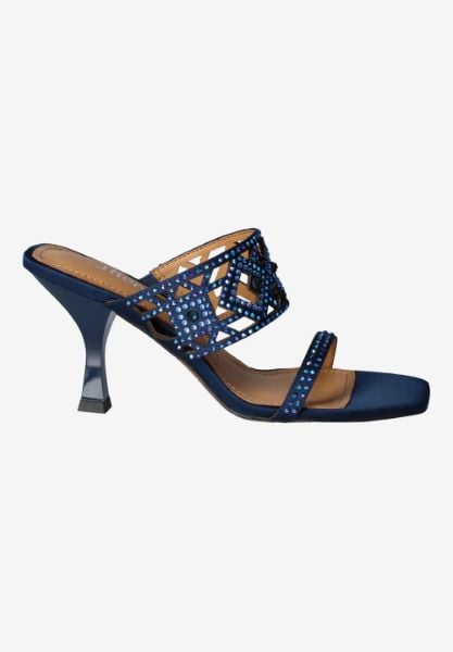 Right side view of Vardana 