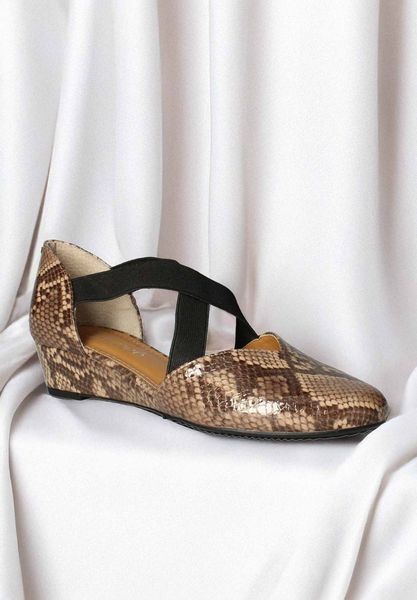 Lifestyle image of Zeshan TAUPE/BLACK MULTI SNAKE PRINT