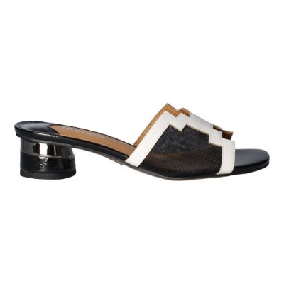 Right side view of Amorra 