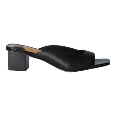 Right side view of Daicy BLACK KIDSKIN