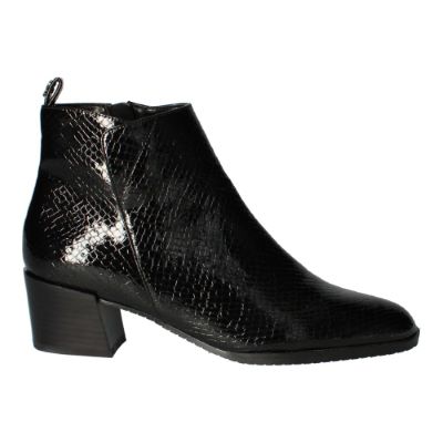 Right side view of Halsie BLACK SNAKE PRINT