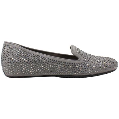 Right side view of Hanuko Gray